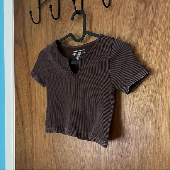 Bella Seamless Brown Ribbed V Neck Crop Top - Picture 2 of 4